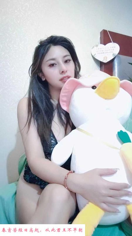 天河舌吻西双版纳美女 第2张