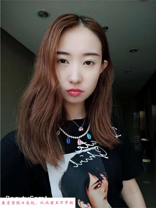 火车站附近小姐姐 第1张