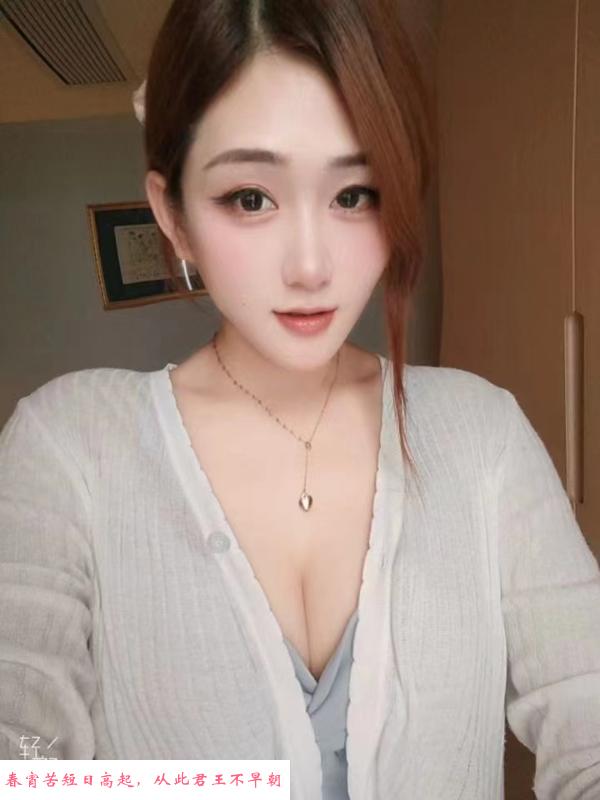 武汉大胸妹子 第1张
