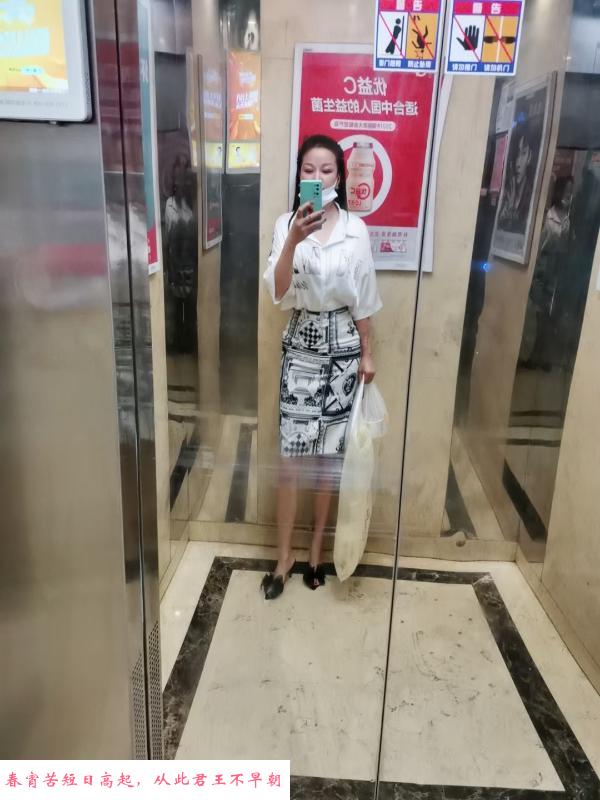 魅力四射的白虎骚女 第2张