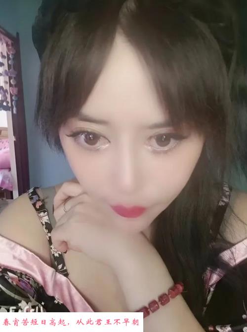 身材娇小的美妞 第1张