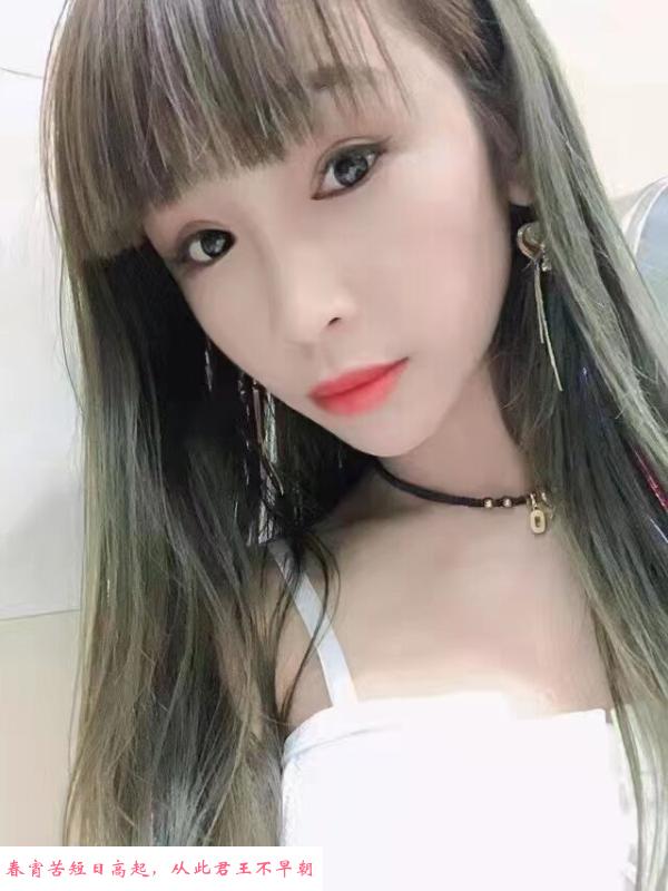 市中心娇小型美女 第1张