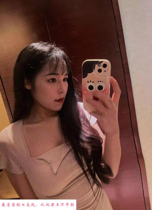 武昌身材匀称长腿女孩 第1张