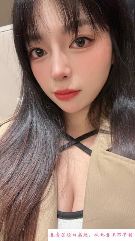 美甲店小姐姐 第1张