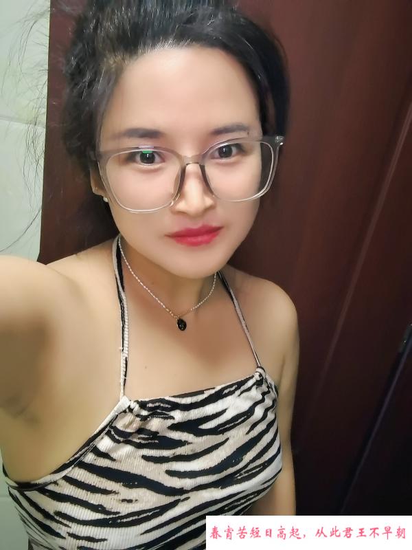 钟楼服务系御姐 第1张