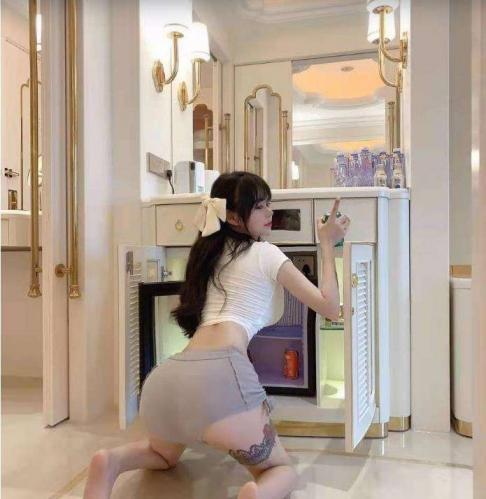 胸大屁股大的妹子，手感极佳，蜜汁爆棚 第1张