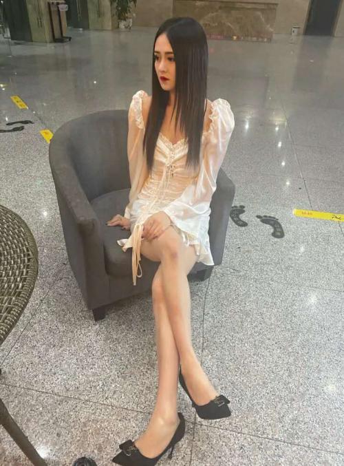 约啪苏州年轻大学长腿妹妹爱爱 第1张
