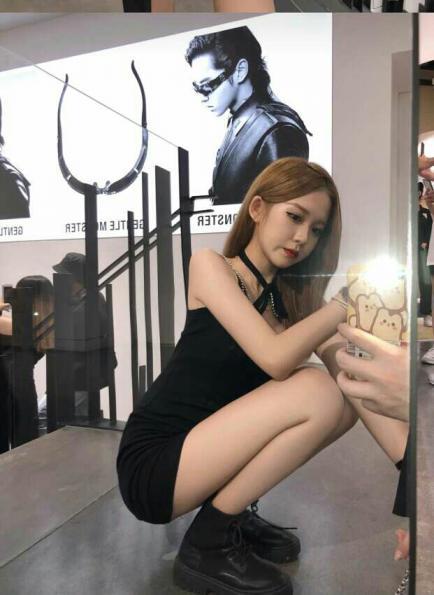 高颜值嫩妹身材爆炸态度好 第1张