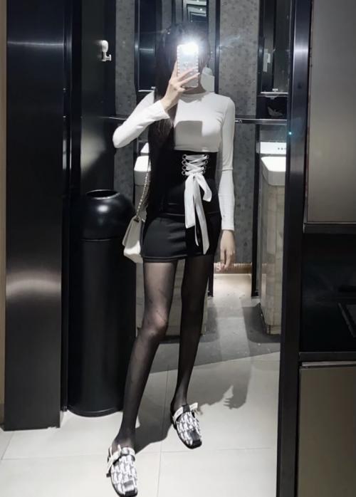 温柔漂亮迷人性感的琳琳,胸大逼紧穴嫩水多超爽 第2张