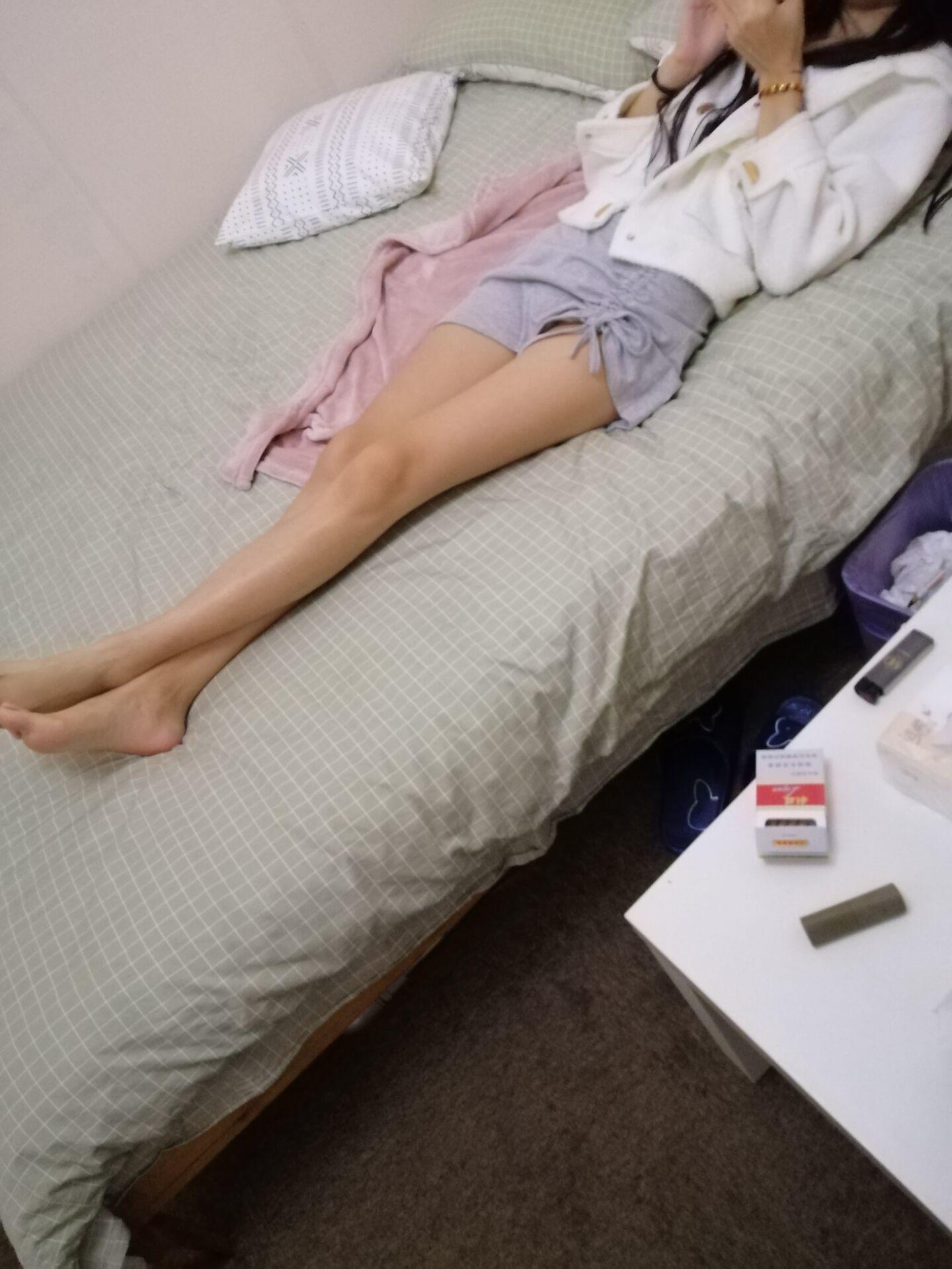 极品模特身材嫩妹子腿和熊都能玩年 第2张