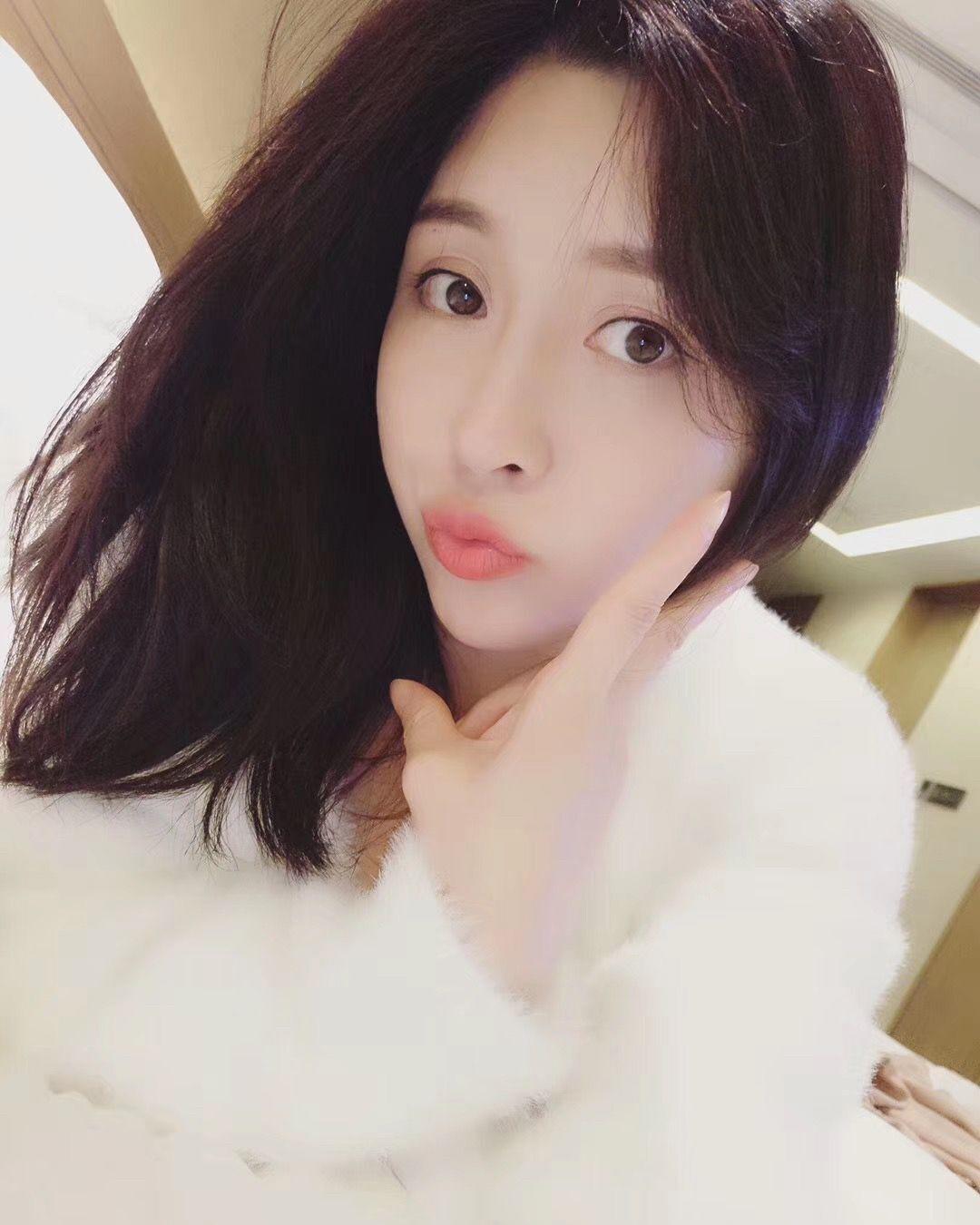 身材颜值俱佳,刚21的粉嫩妹子! 第2张
