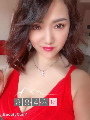 市中心妮可红衣激情 第1张