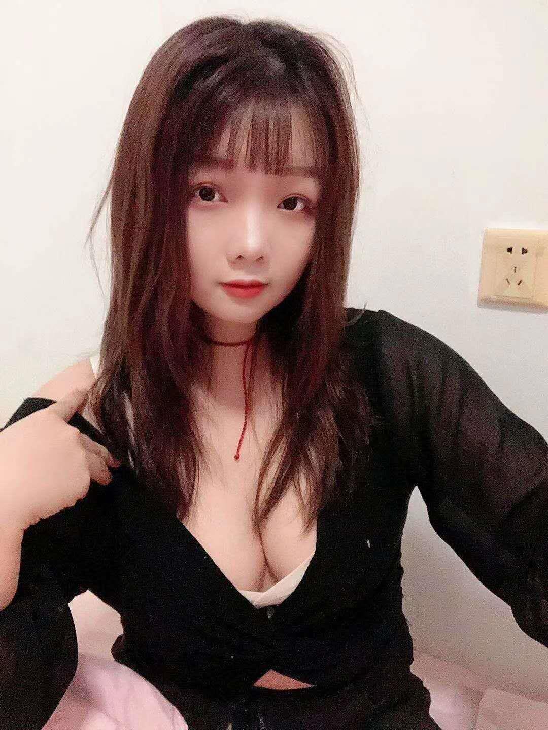 18岁大胸36E靓妹 第1张