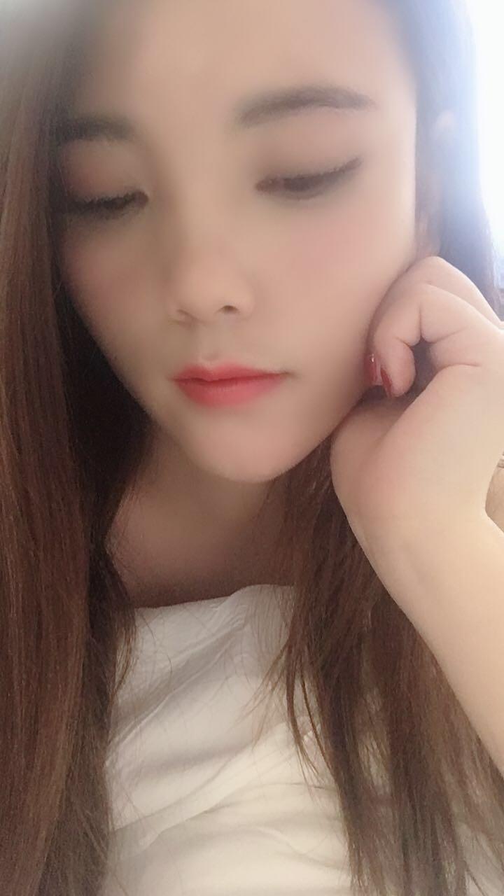 2020/11/7三点粉嫩水多的兼职模特 第2张
