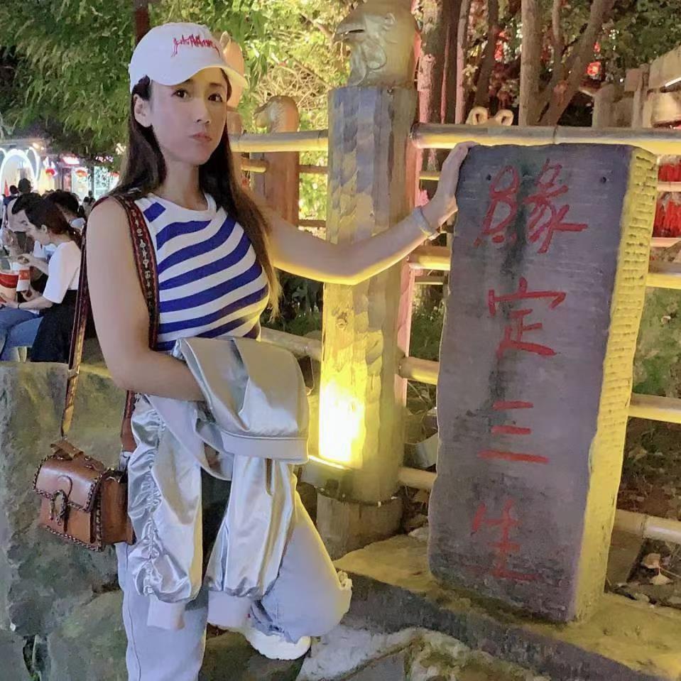 体验北门会一字马的媛媛 第2张