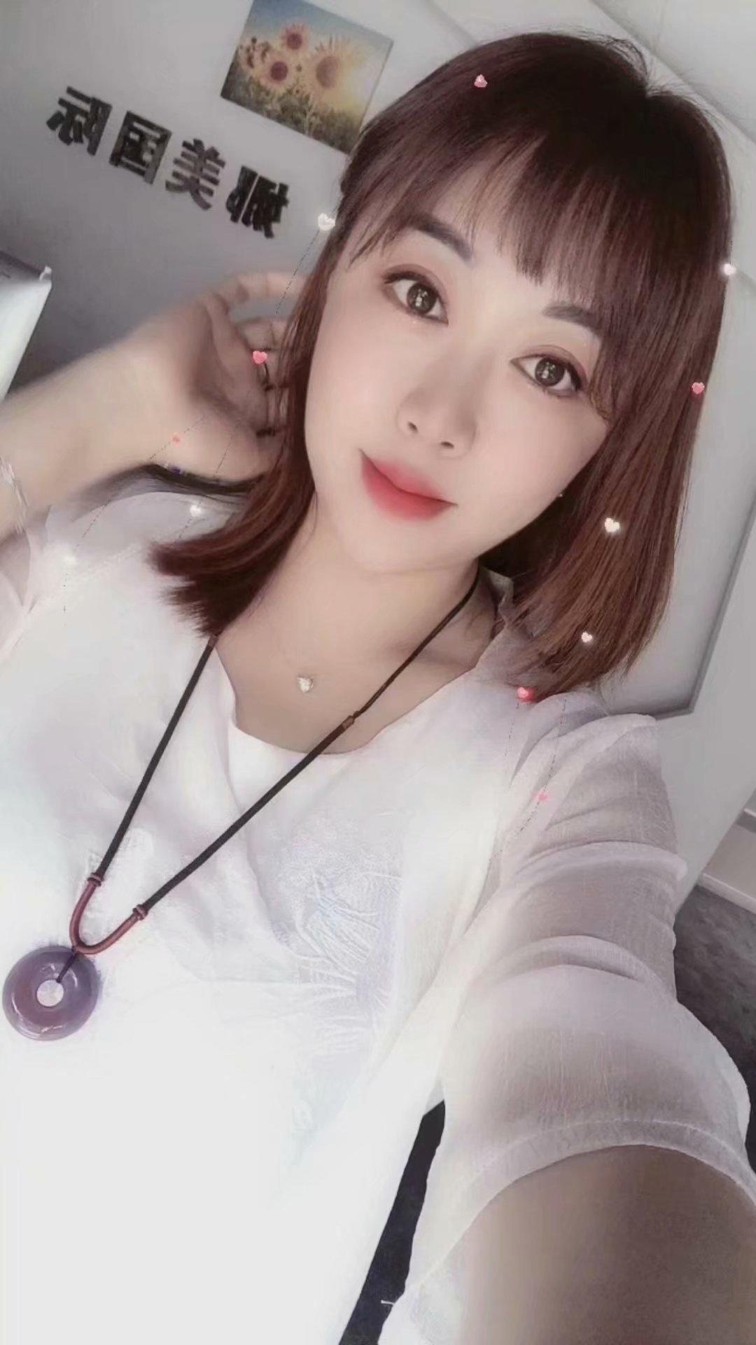 新鲜资源,堪比女优,爽如偷情!大白乳大白屁股,温柔如水 第2张