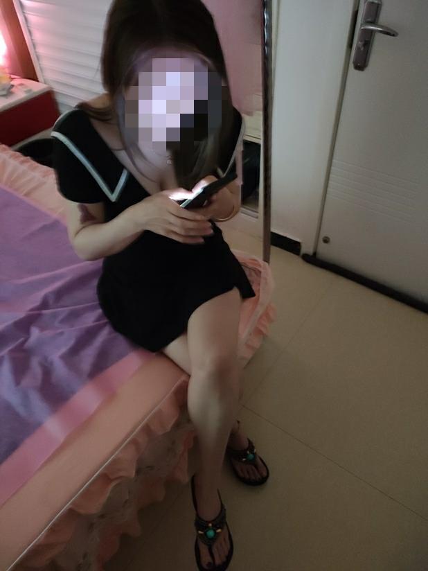 高新区稀缼资源，白白嫩嫩一少妇 第1张