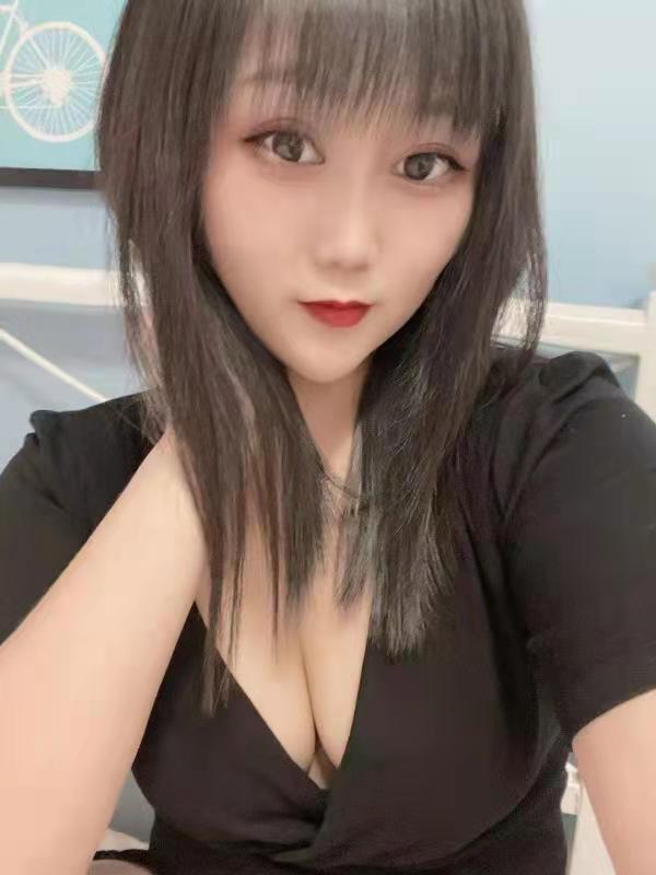 刚下水的小少妇，波大肉软欲拒还迎 第1张