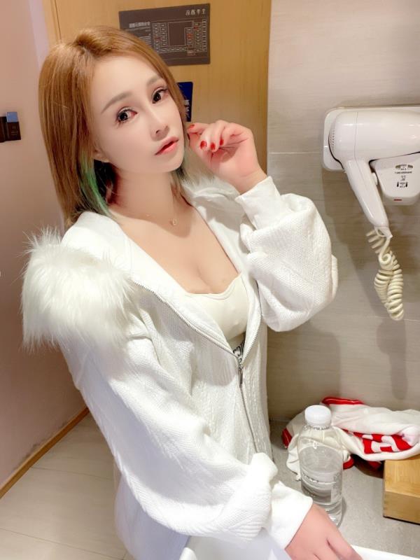 带水床的骚妹妹 第2张