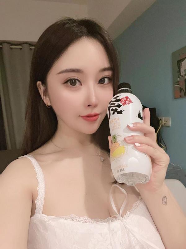 大奶琪琪 第2张