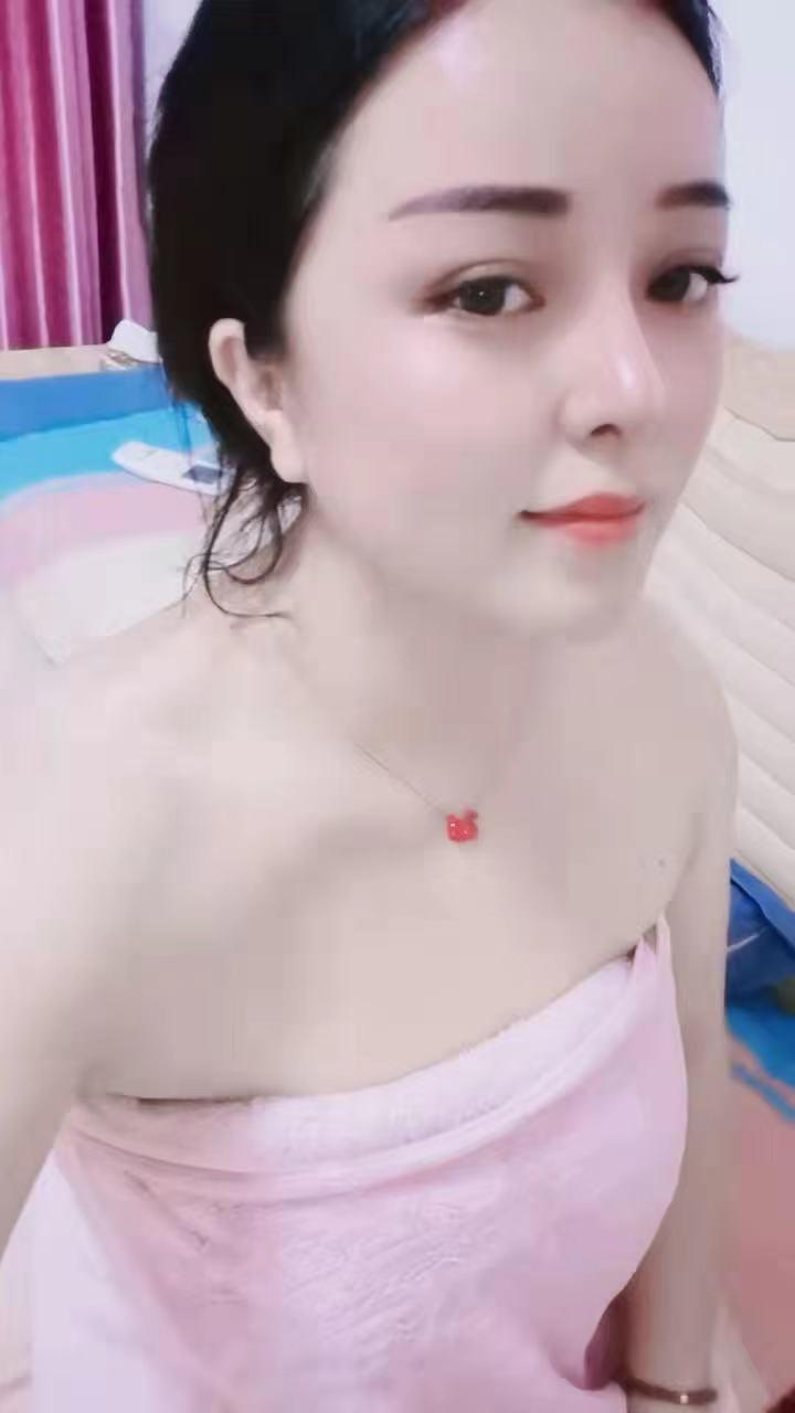 超级大胸妹 第1张