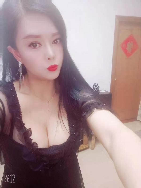 车陂胸大的少妇 第1张