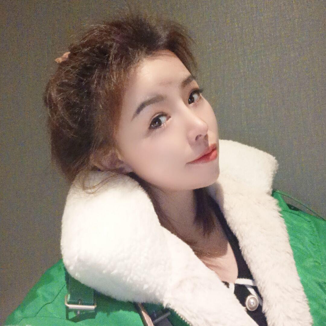 欧尚时代广场小姐姐 第2张