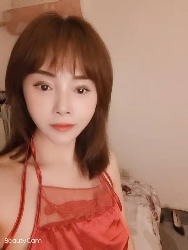 服务系大胸风骚少妇 第2张
