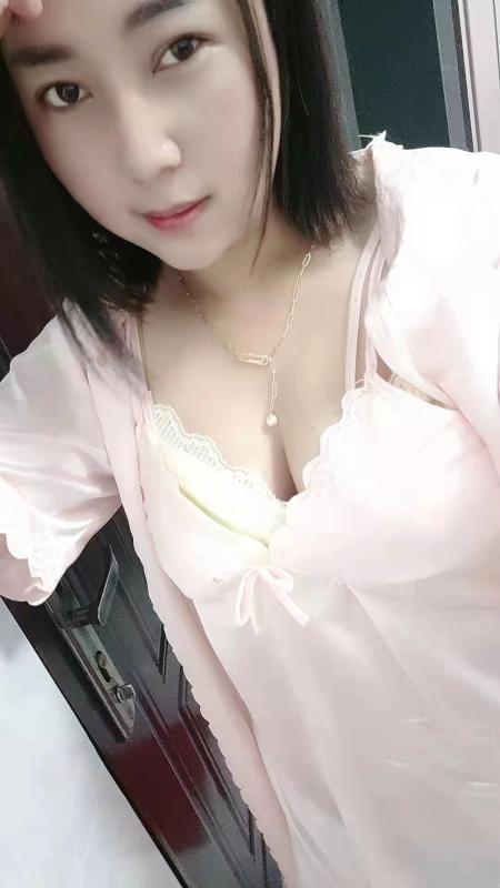 罗湖东门大胸妹 第1张
