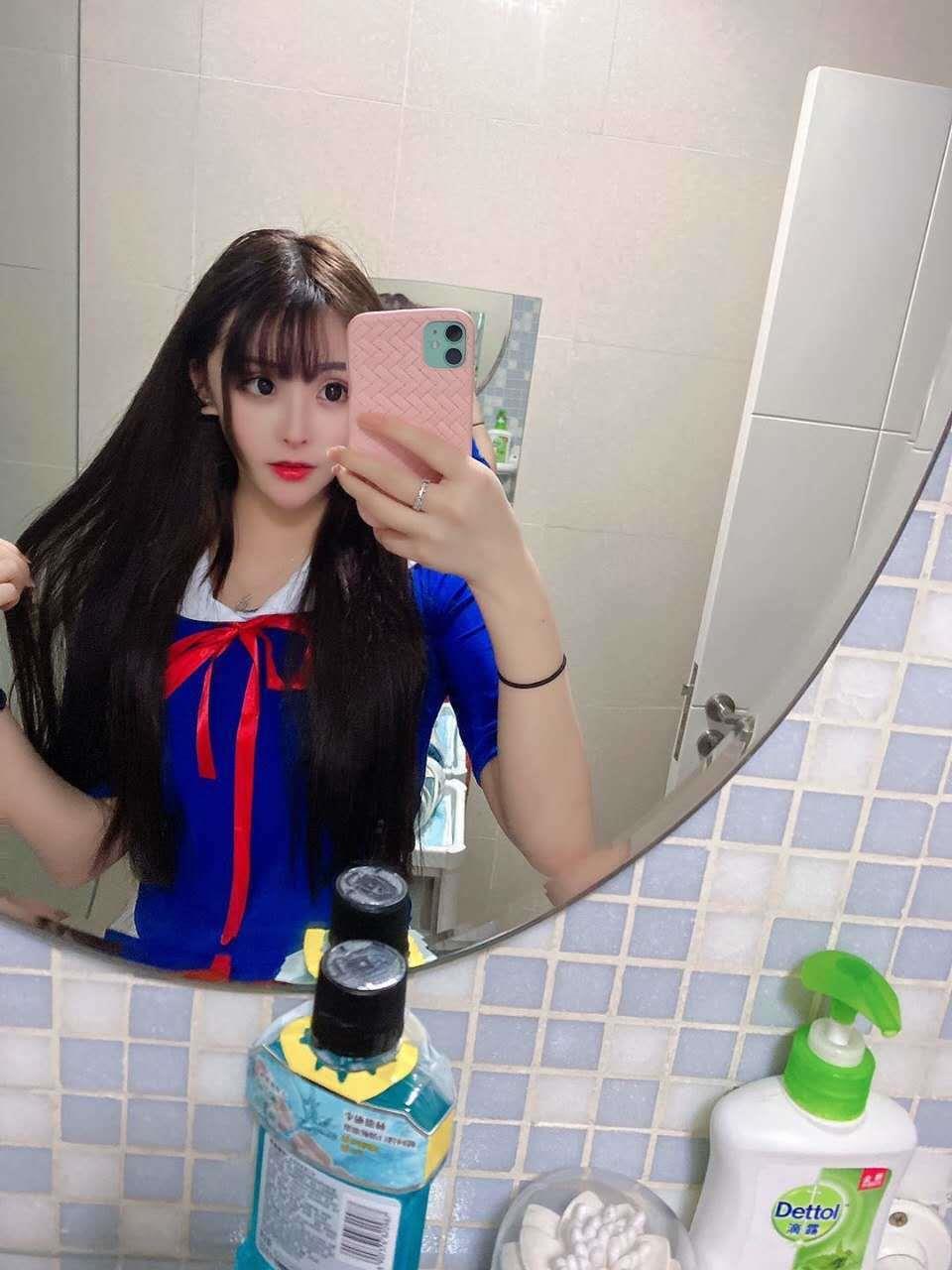 性感大长腿的妹子 第1张