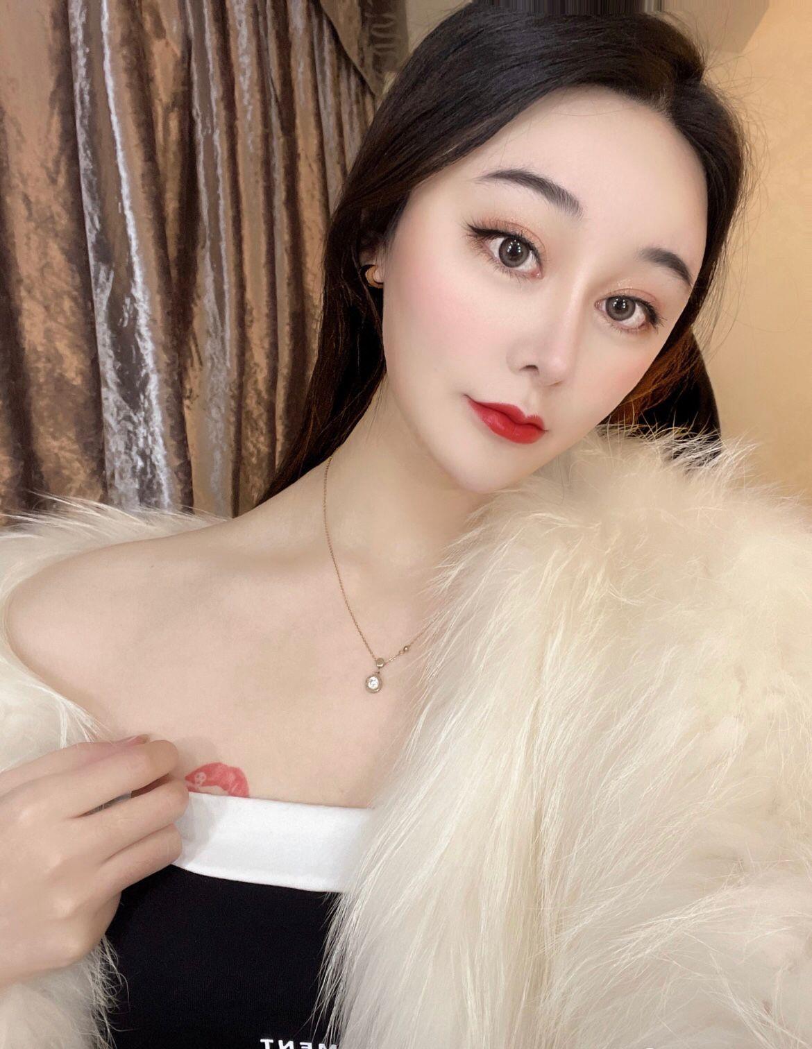 分享一个颜值在线服务又好的妹妹 第1张