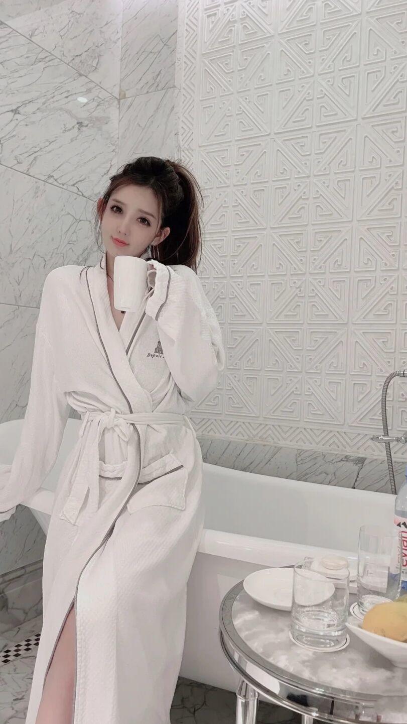 大学生兼职性感白嫩小妹妹，大长腿小蛮腰颜值高 第1张