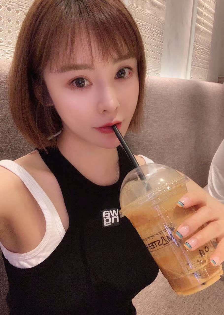 观山湖区会展城清纯小妹妹 第1张