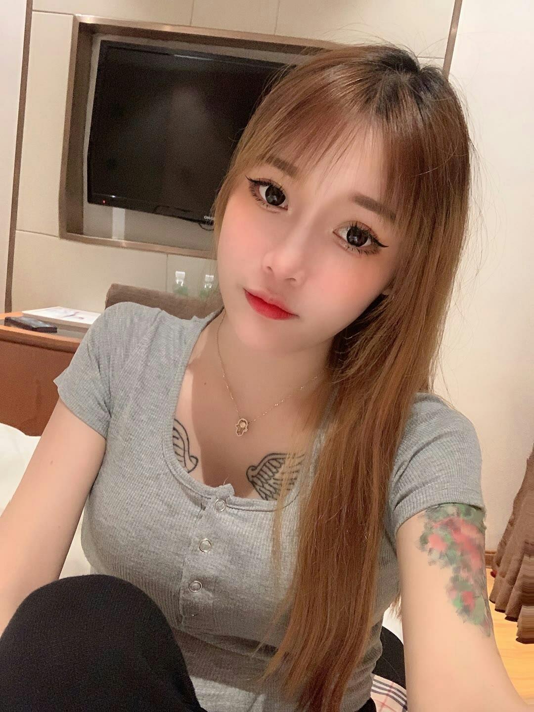 身材火辣大长腿刚下水 第1张