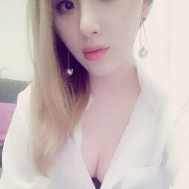 颜值高胸部大的妹子 第1张