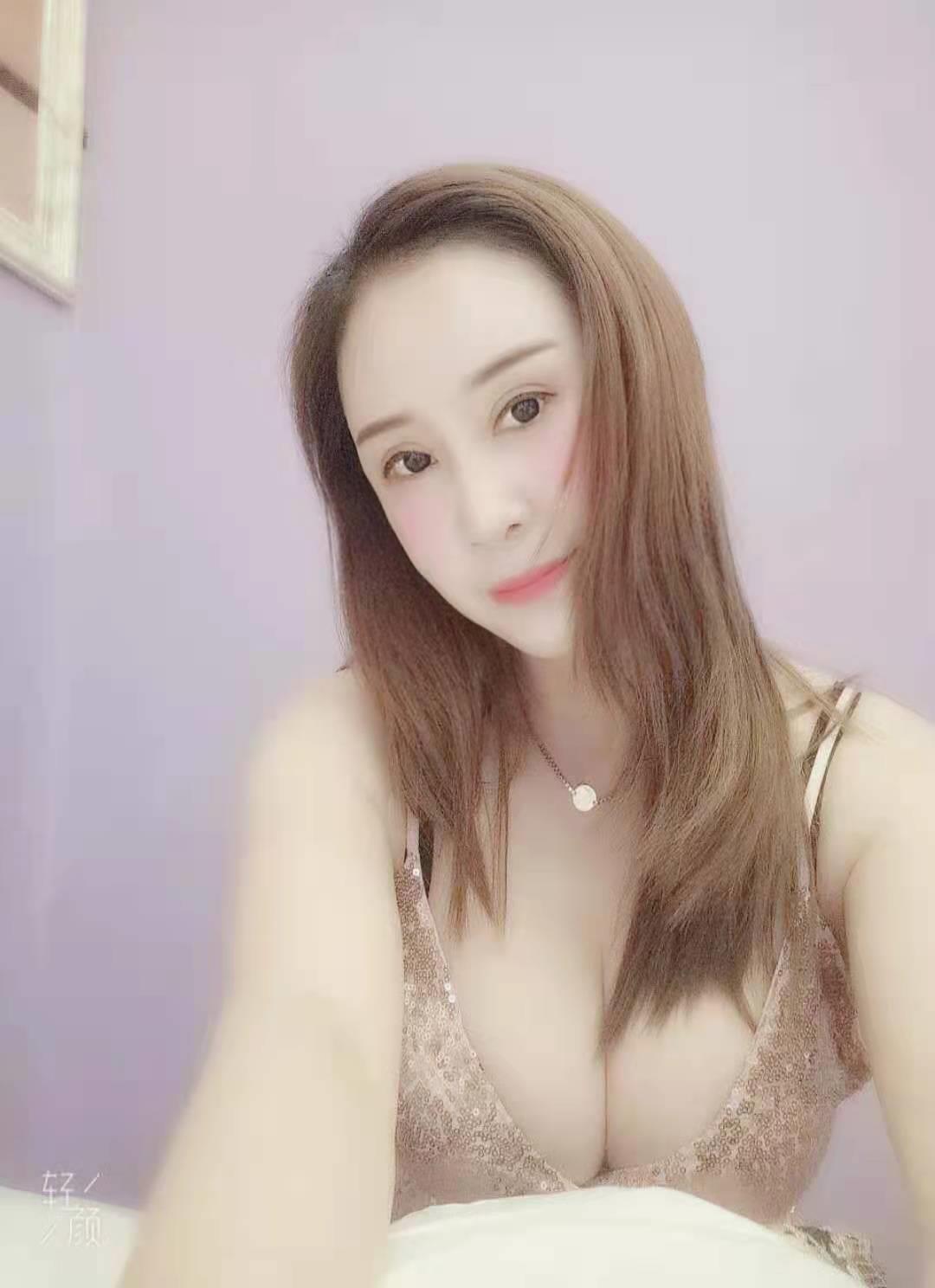 东三环制服大奶子，那是真的大！ 第1张