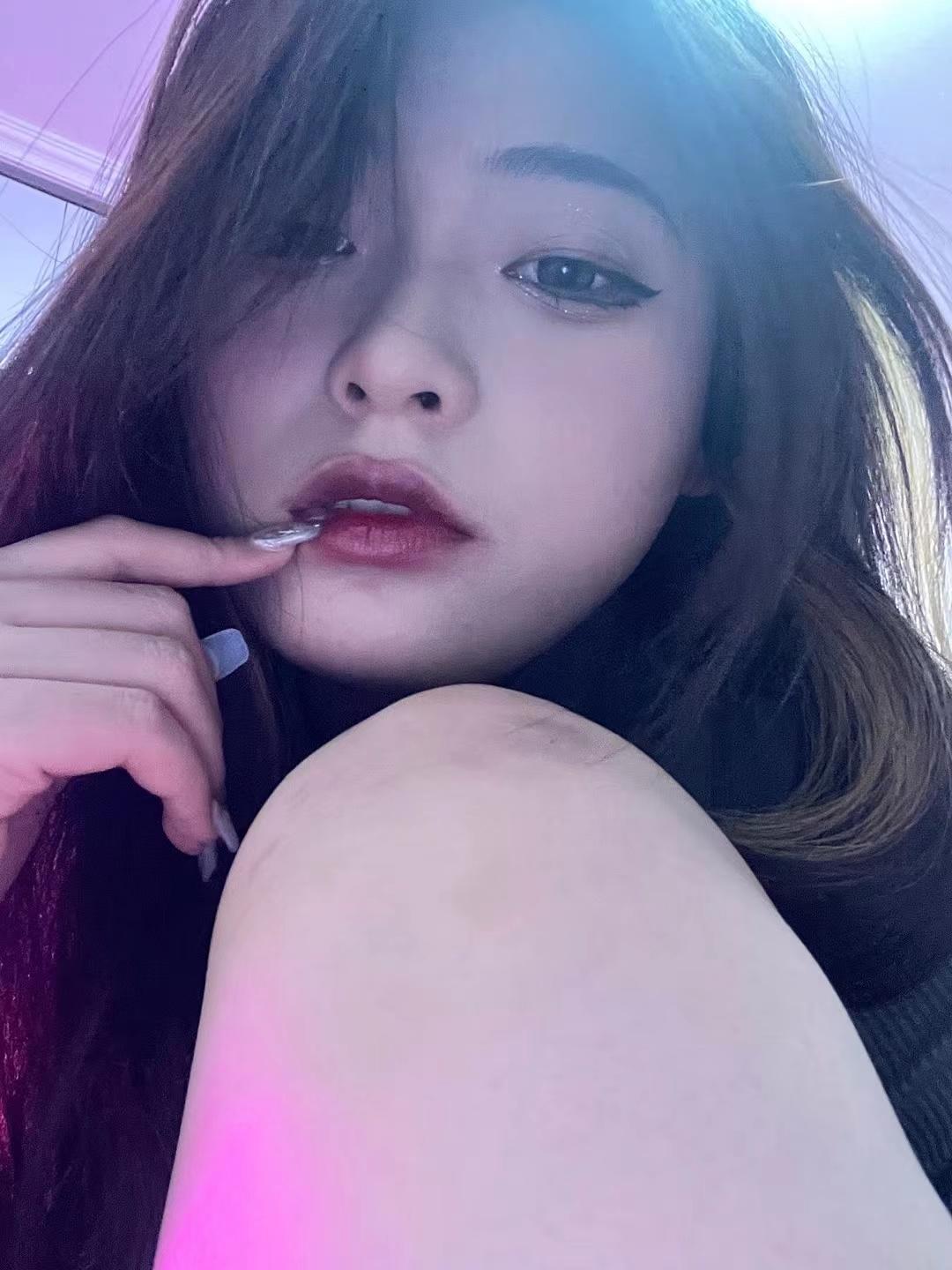 验证个骚妹,身材配丝袜,值得一战 第1张