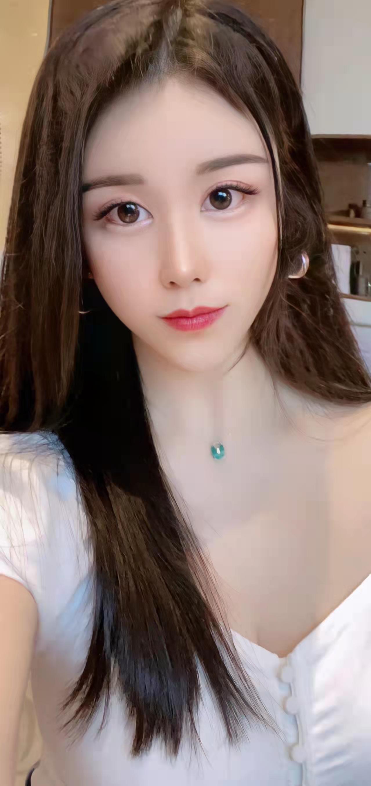 南京百家湖大奶妹妹 第2张